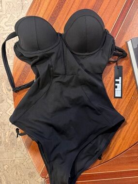 Ta3 Bombshell Women’s Black One-Piece Swimsuit with Underwire